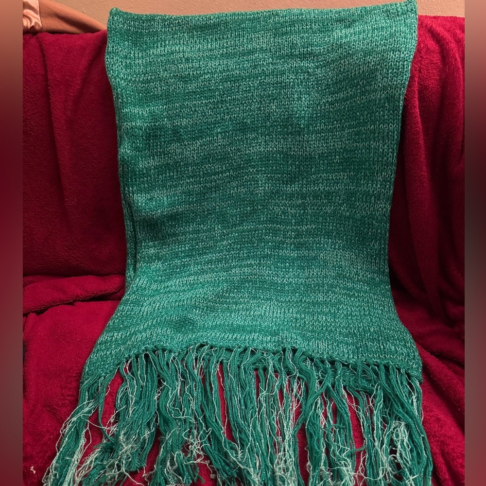 Elegant Green Fringed Scarf